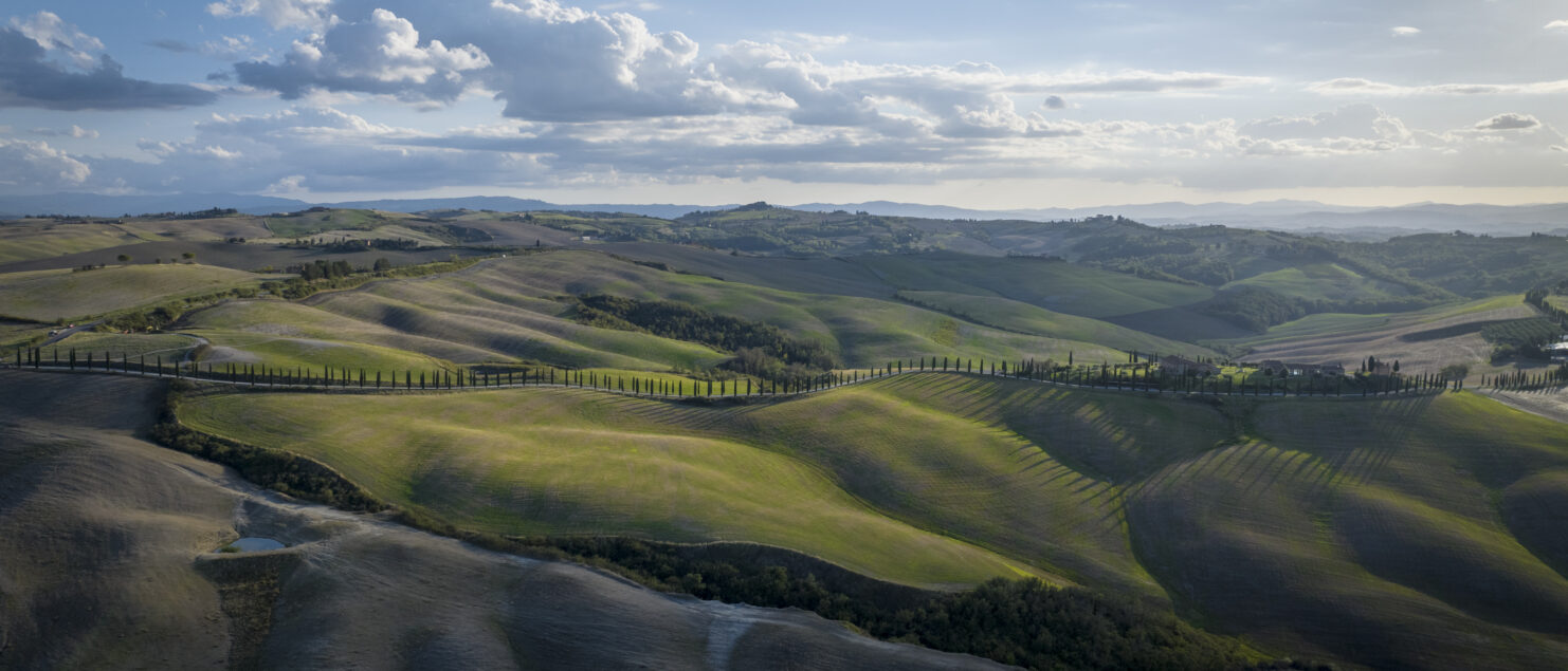 riprese video a drone in Toscana, Tuscany, Italia, Montalcino. Riprese video e foto con droni professionali in Ticino, Varese, Milano ed ovunque nel Mondo. Pilota professionista con licenze EASA Specific A1 A2 A3 Drone showreel 2024